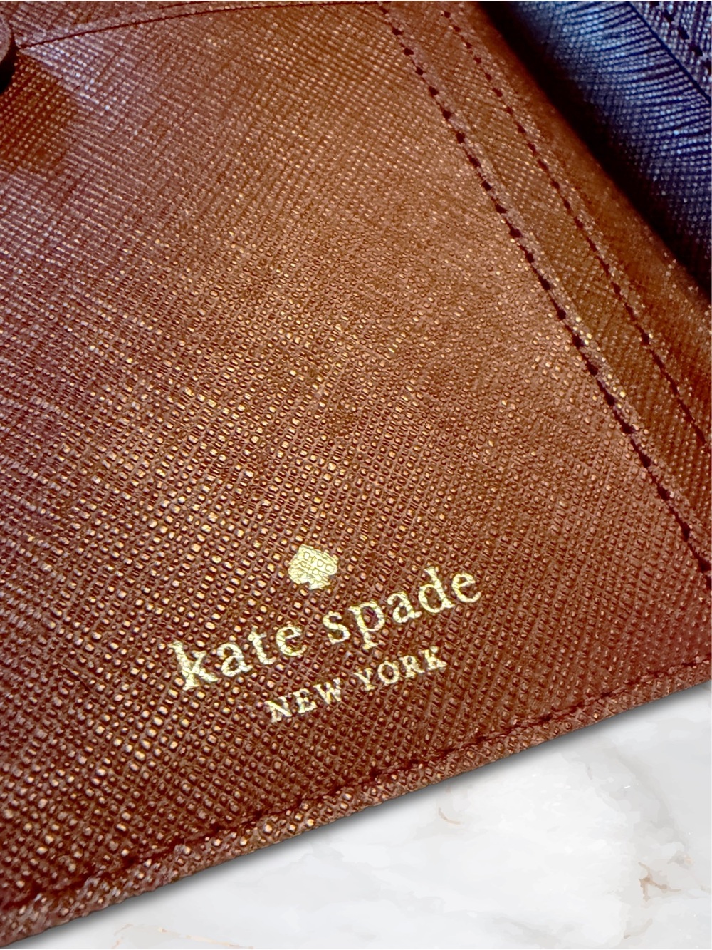 Kate Spade Grey Pebbled Large Slim Wallet with Burgundy Interor EUC with Tags - Picture 8 of 16